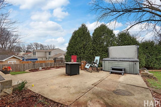 725 Buffalo Circle, Carol Stream, IL 60188