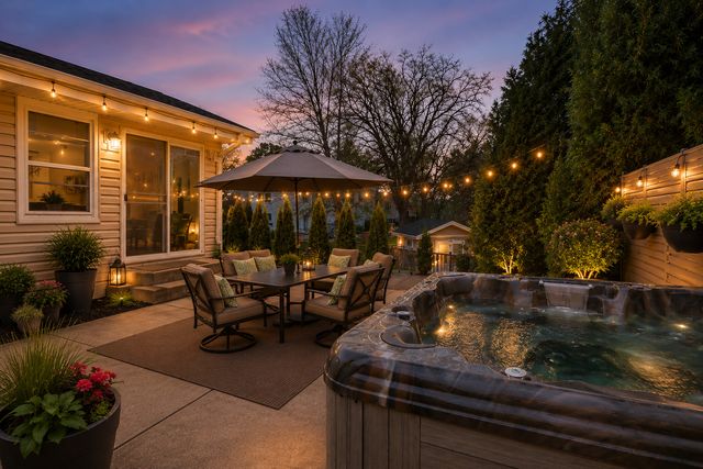 725 Buffalo Circle, Carol Stream, IL 60188