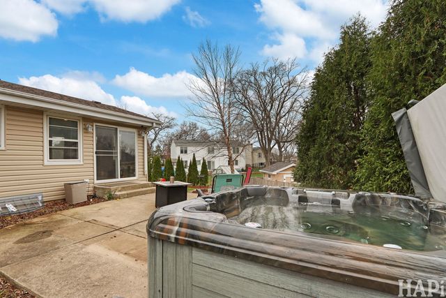 725 Buffalo Circle, Carol Stream, IL 60188