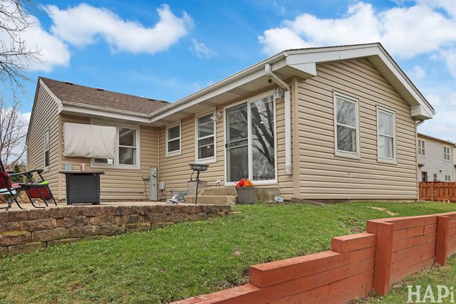 725 Buffalo Circle, Carol Stream, IL 60188