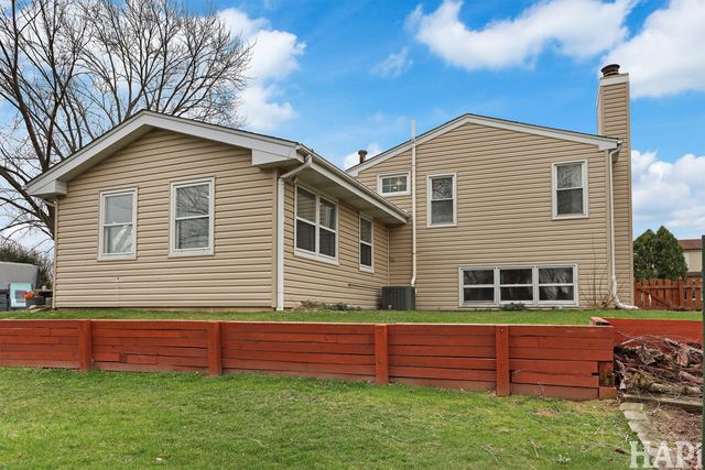 725 Buffalo Circle, Carol Stream, IL 60188