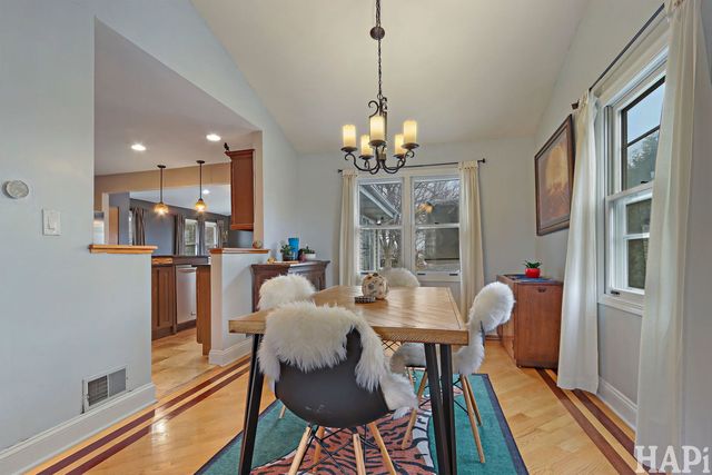 725 Buffalo Circle, Carol Stream, IL 60188