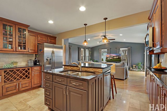 725 Buffalo Circle, Carol Stream, IL 60188
