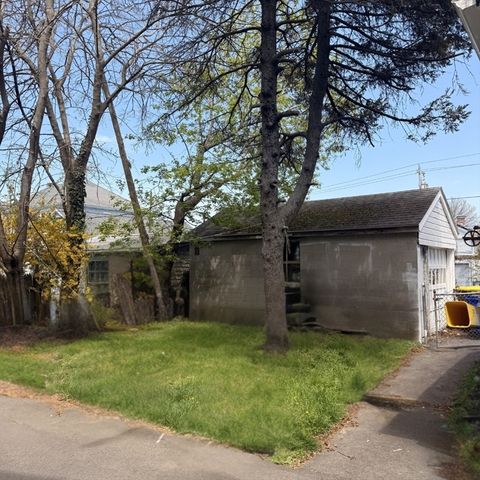 17 Wilcox St, Fall River, MA 02721