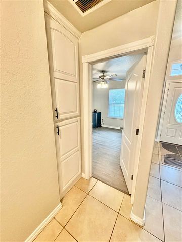 1206 Hershel Dr, Elgin, OK 73538