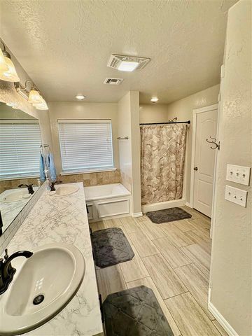 1206 Hershel Dr, Elgin, OK 73538