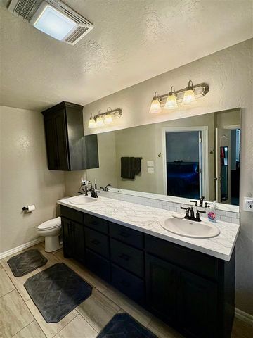 1206 Hershel Dr, Elgin, OK 73538