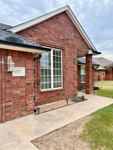 1206 Hershel Dr, Elgin, OK 73538