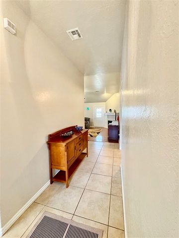 1206 Hershel Dr, Elgin, OK 73538