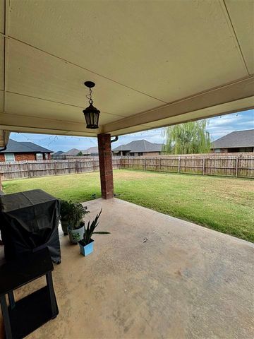 1206 Hershel Dr, Elgin, OK 73538