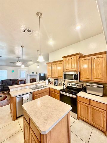 1206 Hershel Dr, Elgin, OK 73538