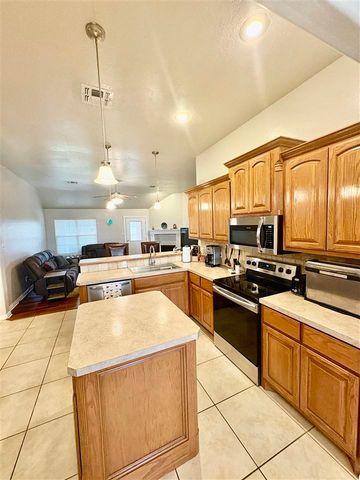 1206 Hershel Dr, Elgin, OK 73538