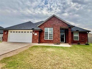 1206 Hershel Dr, Elgin, OK 73538