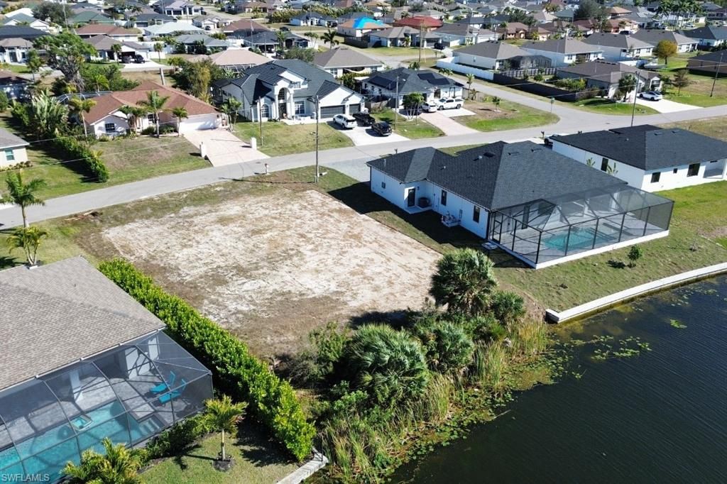 Image 3 of property listing at 302 SW 26th AVE, Cape Coral, FL 33991