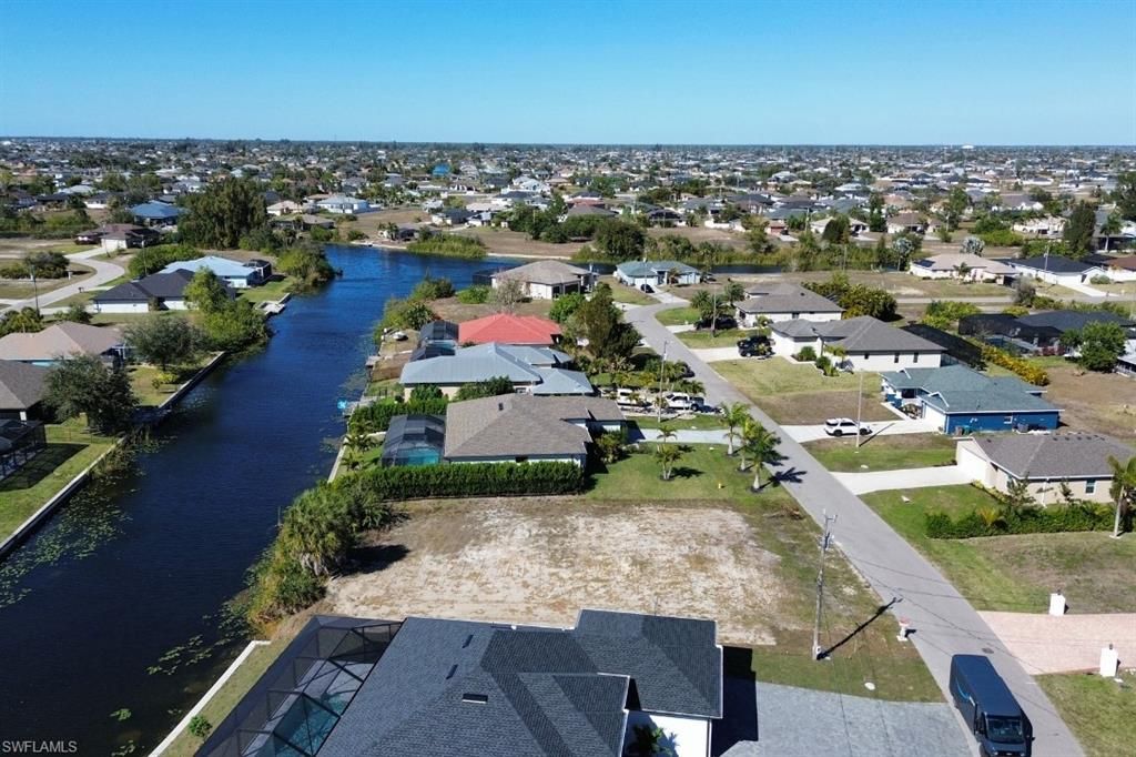 Image 6 of property listing at 302 SW 26th AVE, Cape Coral, FL 33991