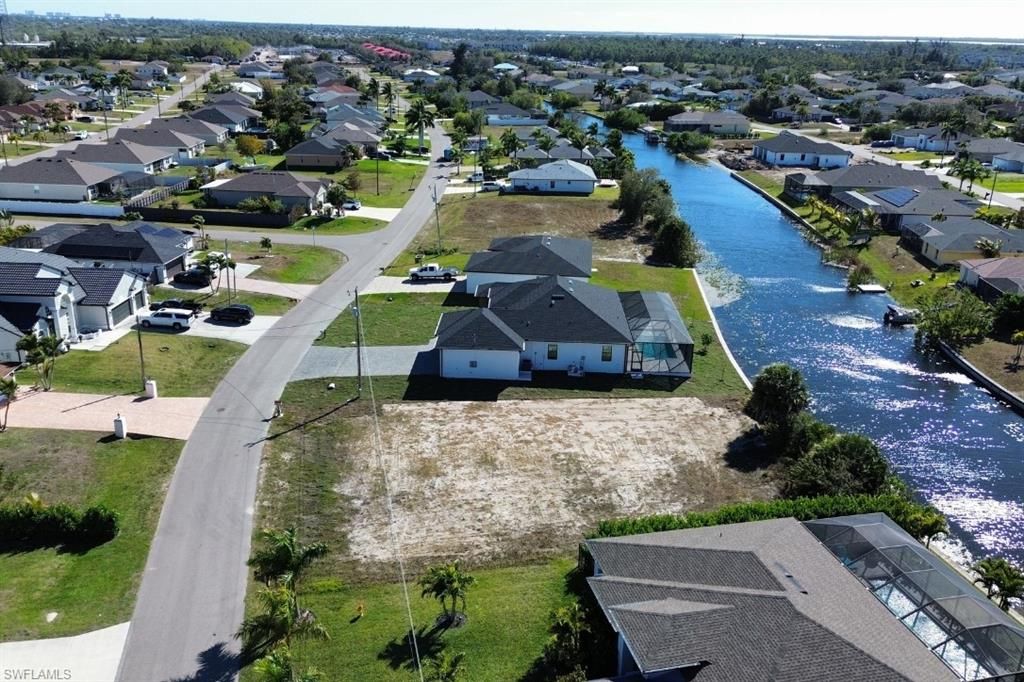 Image 9 of property listing at 302 SW 26th AVE, Cape Coral, FL 33991