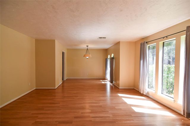 2103 Silver Falls Drive, Houston, TX 77339