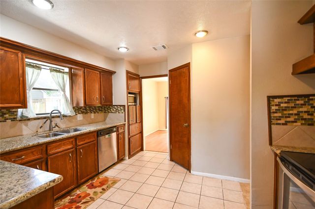2103 Silver Falls Drive, Houston, TX 77339
