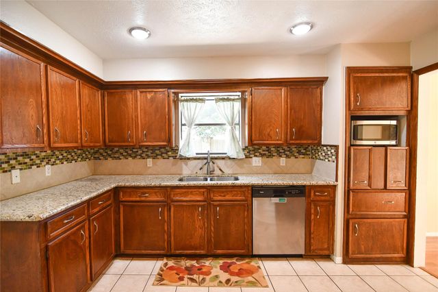 2103 Silver Falls Drive, Houston, TX 77339
