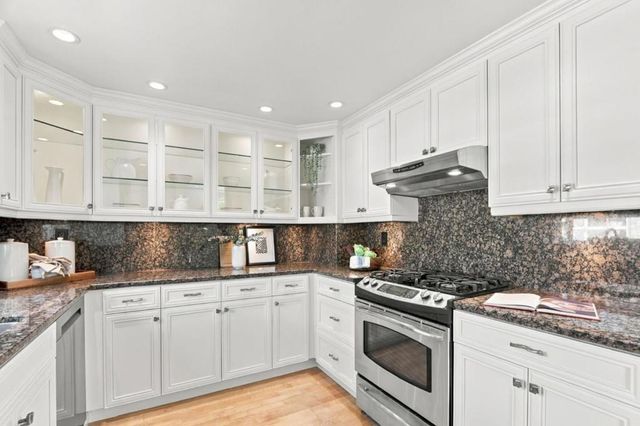 714 Portwalk Place, Redwood City, CA 94065