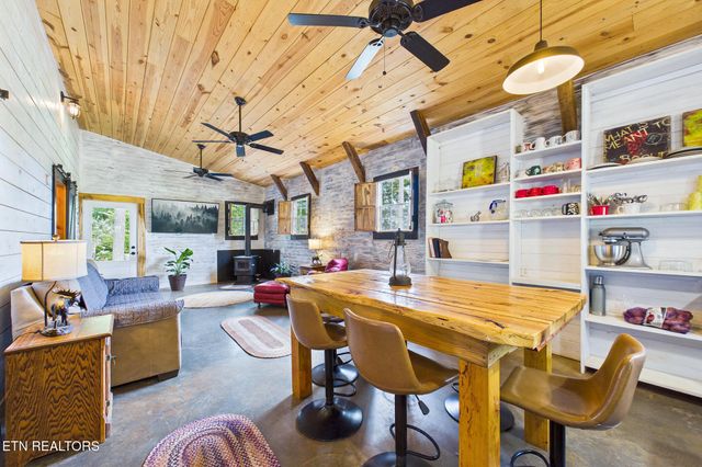 365 County Road 38, Riceville, TN 37370