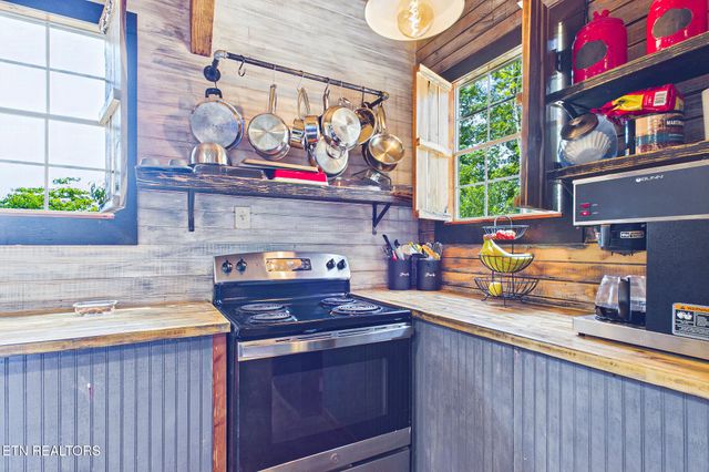 365 County Road 38, Riceville, TN 37370