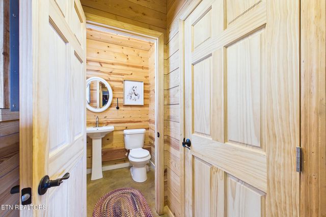 365 County Road 38, Riceville, TN 37370