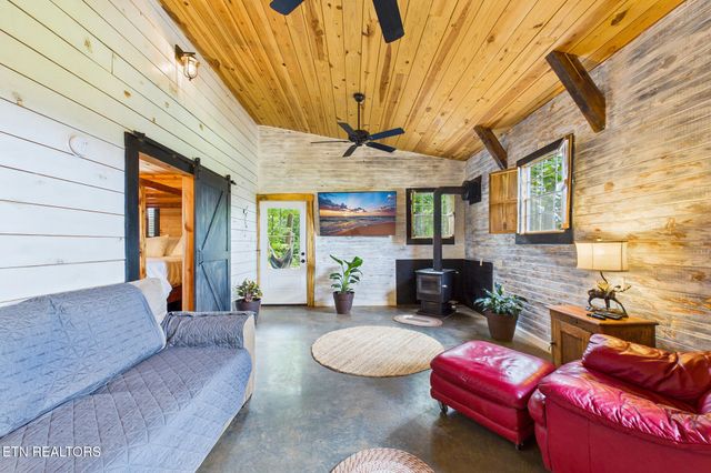 365 County Road 38, Riceville, TN 37370