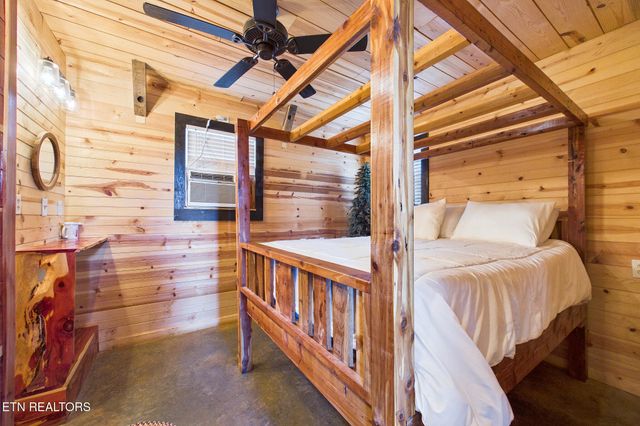 365 County Road 38, Riceville, TN 37370