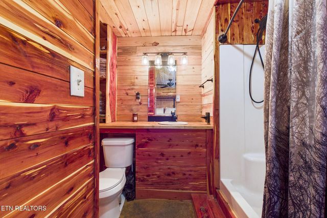365 County Road 38, Riceville, TN 37370