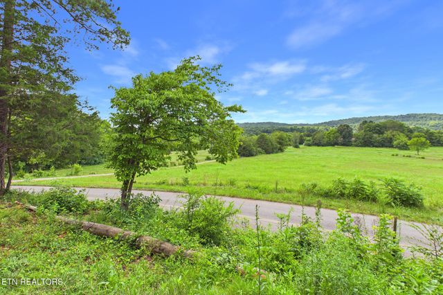 365 County Road 38, Riceville, TN 37370