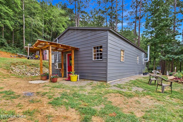 365 County Road 38, Riceville, TN 37370