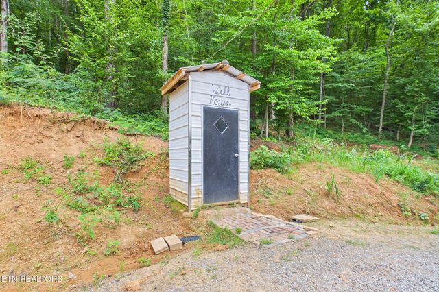 365 County Road 38, Riceville, TN 37370