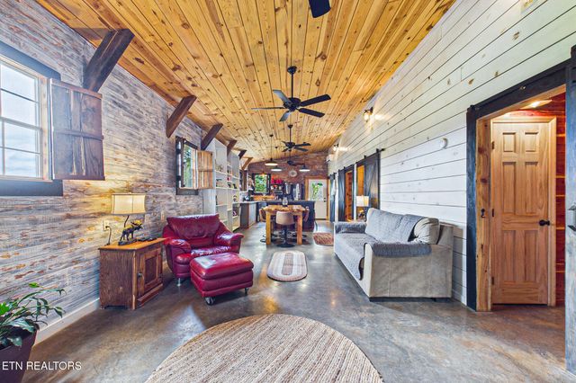 365 County Road 38, Riceville, TN 37370