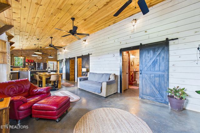 365 County Road 38, Riceville, TN 37370