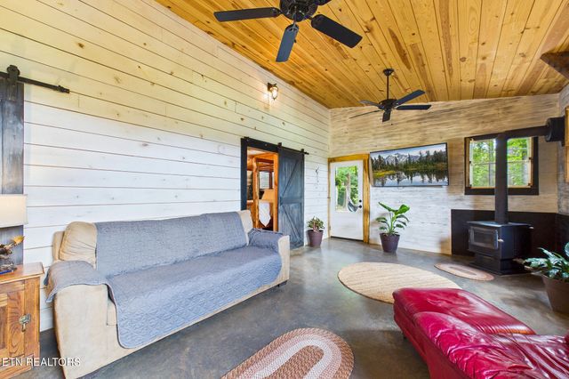 365 County Road 38, Riceville, TN 37370