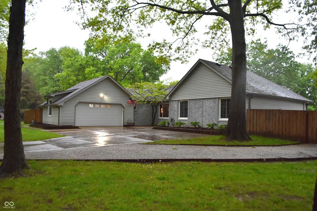 2370 Woodland Trace, Plainfield, IN 46168
