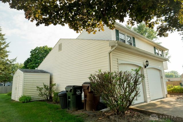 800 Sipos Circle, Englewood, OH 45322