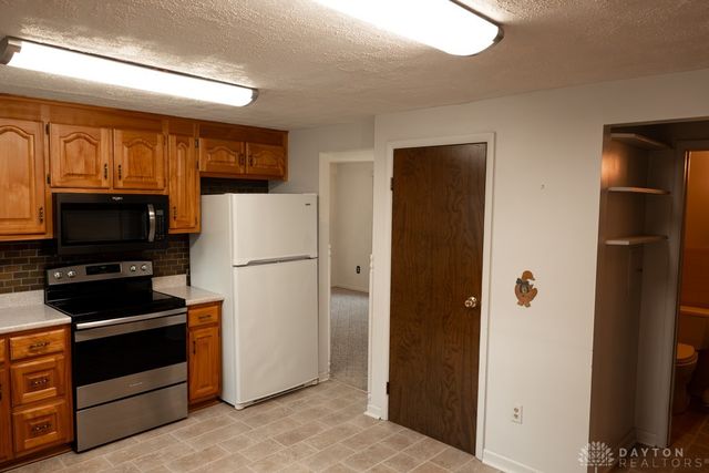 800 Sipos Circle, Englewood, OH 45322