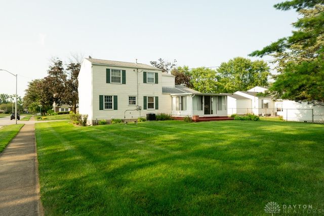 800 Sipos Circle, Englewood, OH 45322