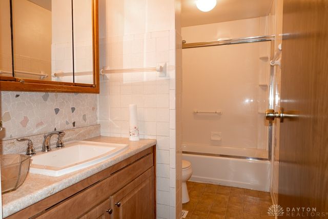 800 Sipos Circle, Englewood, OH 45322