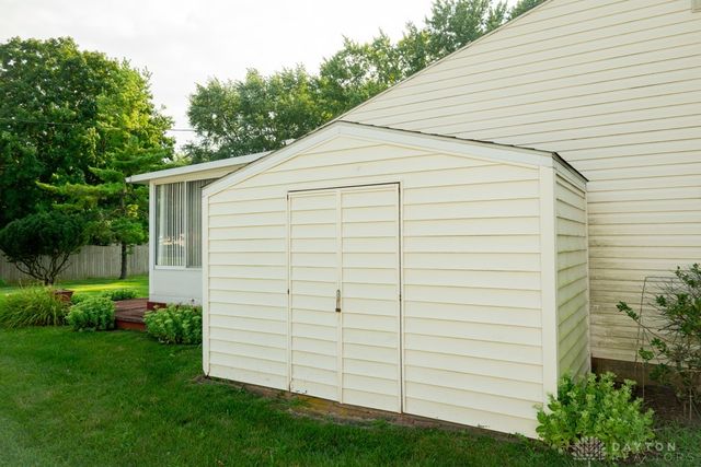 800 Sipos Circle, Englewood, OH 45322