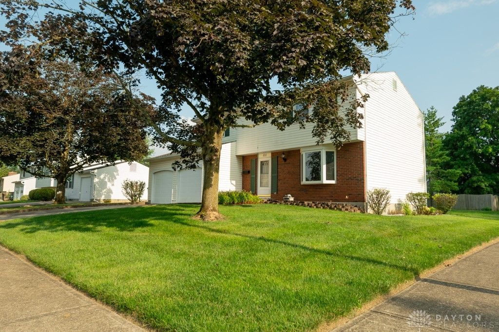 800 Sipos Circle, Englewood, OH 45322