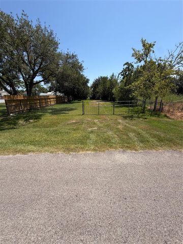 1029 8th Street, Dickinson, TX 77539