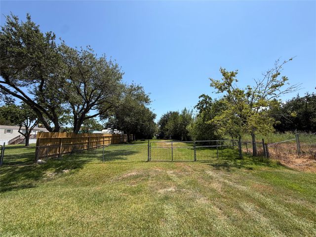 1029 8th Street, Dickinson, TX 77539
