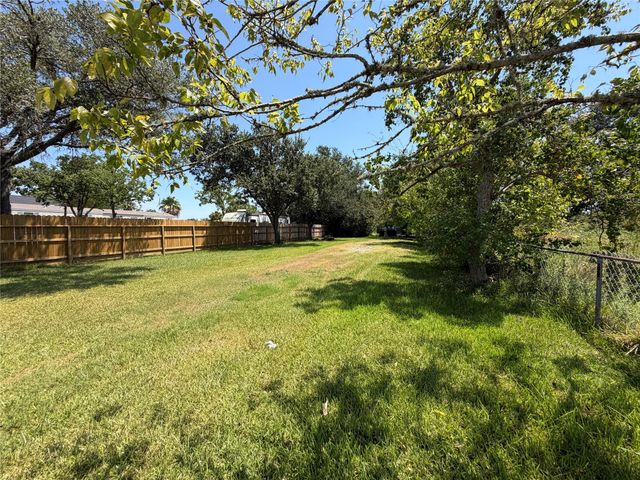 1029 8th Street, Dickinson, TX 77539