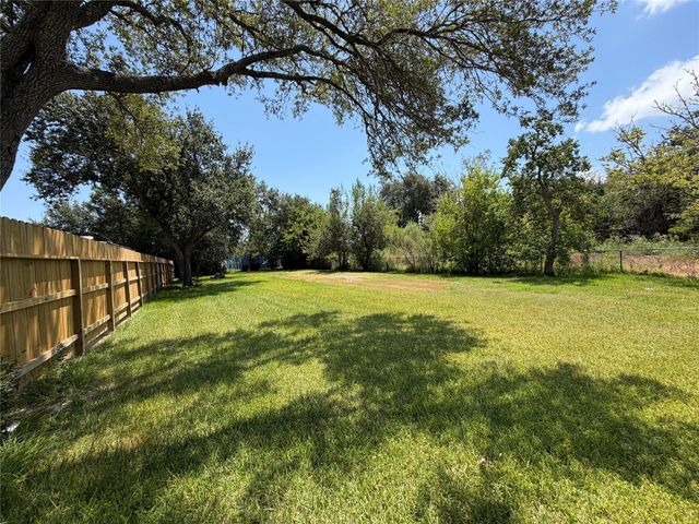 1029 8th Street, Dickinson, TX 77539