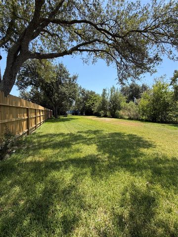 1029 8th Street, Dickinson, TX 77539