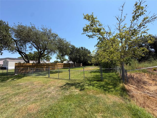 1029 8th Street, Dickinson, TX 77539