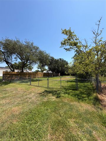 1029 8th Street, Dickinson, TX 77539